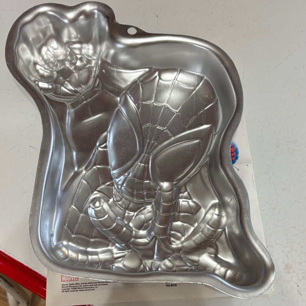 Wilton Spiderman Shaped Cake Pan - Silver Metal - Picture 5 of 5